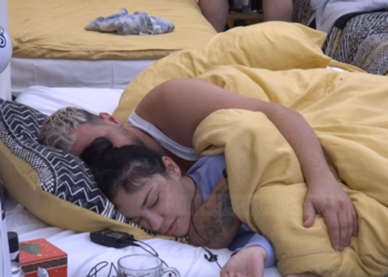 Tjetër çift në Big Brother/ Einxhel në shtratin e Dagz, fshihet të mos pikaset nga banorët