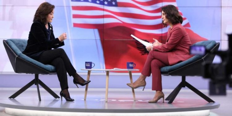 Yuri Kim: Provat e korrupsionit të Berishës janë para syve të gjithë shqiptarëve, ka zero shans t’i hiqet “non grata”. Mos u merrni me fantazitë e tij