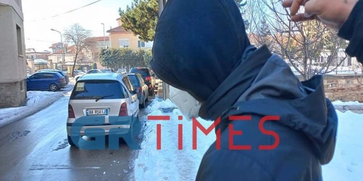 Policia shqiptare dorëzon te pala greke të riun që akuzohet për vrasjen në Selanik