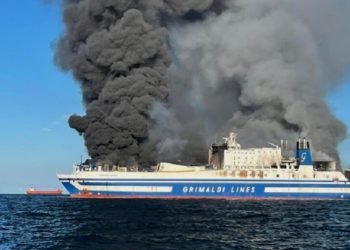 Zjarri në tragetin Igumenicë-Brindisi, shkon në 12 numri i të zhdukurve. Mjeti lundrues është zhvendosur midis Himarës e Portopalermos