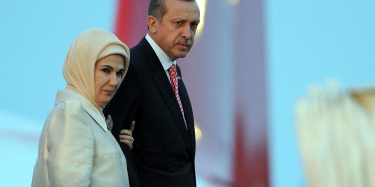 Erdogan dhe gruaja e tij infektohen me Covid