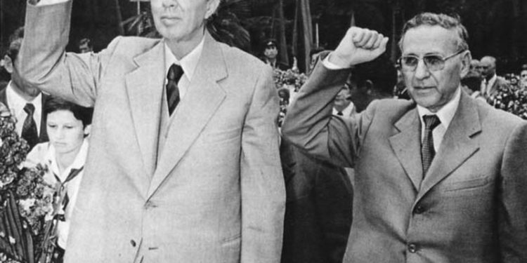 Mehmet Shehu, si e spiunonte Enver Hoxhën te ambasadori sovjetik: Ku gabon komandanti (Dokumenti sekret)