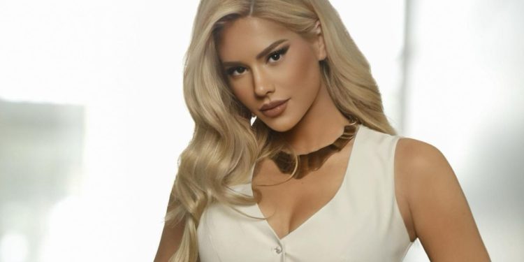 Prezantuesja e Top Channel në zi, nëna e saj përcillet sot në banesën e fundit