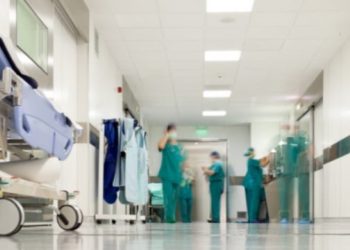 Shqipëria po zbrazet/ Në 2021 janë trefishuar kërkesat e infermierëve që duan të largohen jashtë vendit