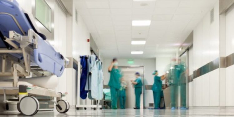 Shqipëria po zbrazet/ Në 2021 janë trefishuar kërkesat e infermierëve që duan të largohen jashtë vendit