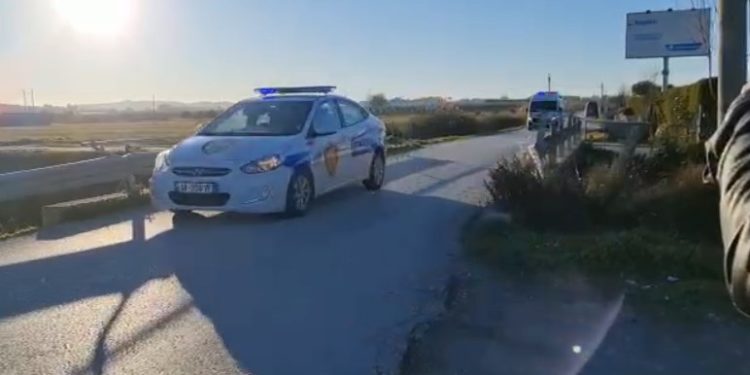 Saimir Tahiri mbërrin në burgun e Fierit (VIDEO)