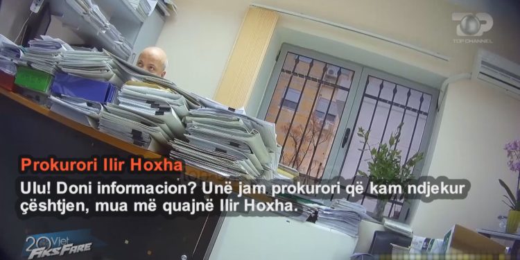 Skandali/ Prokurori i Sarandës bën marrëveshje me shkaktarin e aksidentit të rëndë për ta liruar nga burgu. I plagosuri dergjet në spital dhe nuk është marrë fare në pyetje (VIDEO)