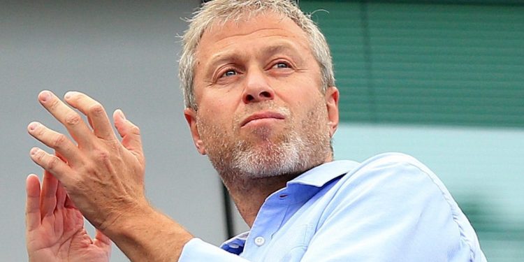 Pushtimi i Ukrainës, Britania i ndalon hyrjen pronarit rus të Chelsea, Roman Abramovich