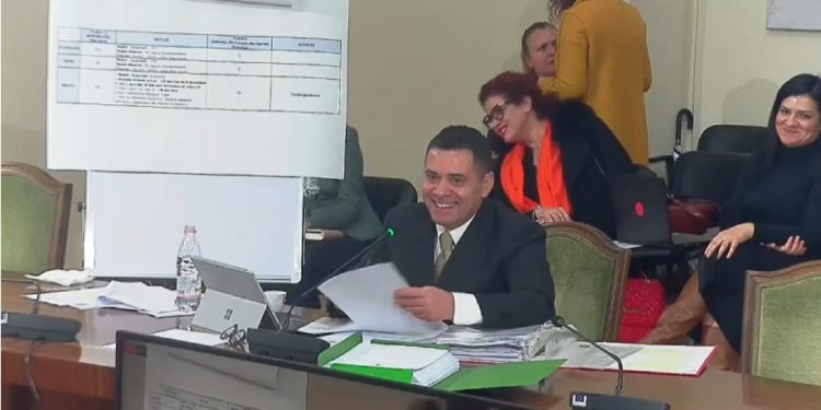 “Aman me këto pasthirrmat në mes të natës”/ Plas e qeshura në dëshminë e Ahmetajt