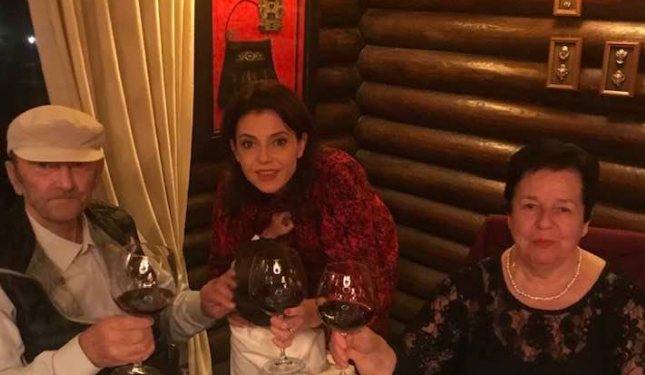 Gazetarja e Top Channel që raporton për Covid tregon mes lotësh: Humba mamin dhe 5 ditë më pas babin