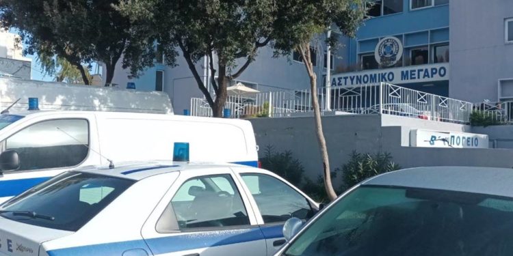 Arratisja e shqiptarëve nga burgu në Kretë, pezullohen nga detyra 4 punonjës policie dhe 1 oficer