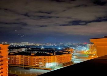 E frikshme/ Shihni si zbresin parashutistët rusë në Kiev, kryeqytet ukrainas në natën më të vështirë