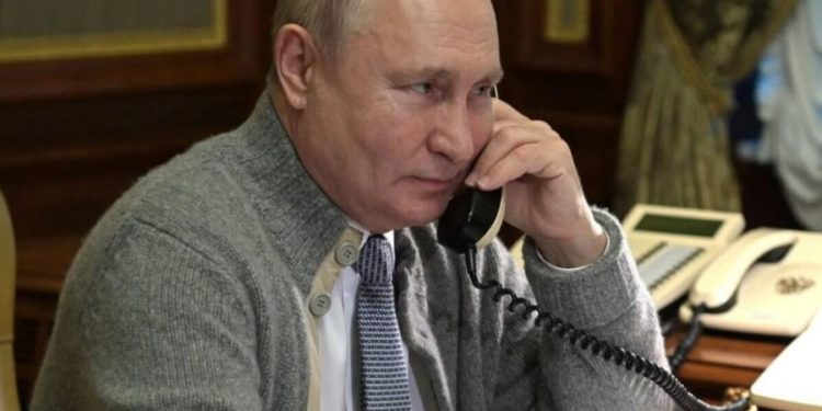 A është Vladimir Putini aty ku dikur fshihej Stalini?