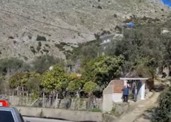 U gjetën nga dhëndri në të asfiksuar në banesë, çifti i të moshuarve në Borsh qëndronin brenda ngaqë ishin prekur nga Covid