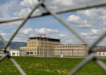 E pazakontë/ Qindra vullnetarë aplikojnë për të provuar burgun e ri