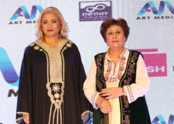 Dy këngëtareve nga Tepelena iu vjen keq për origjinën që kanë: Fatkeqësi që kemi lindur në Jug, Shqipëria e Mesme i hedh lekët me fshesë nëpër dasma