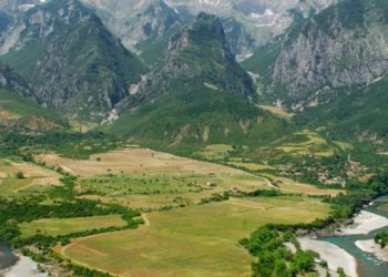 REPORTAZH/ Në Përmet, gosti me egërsirat e grekut