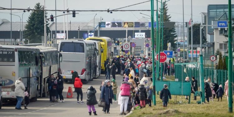 Rusët duhet të kenë frikë, ukrainasit që jetojnë jashtë shtetit rikthehen në atdhe për të marrë pjesë në luftë
