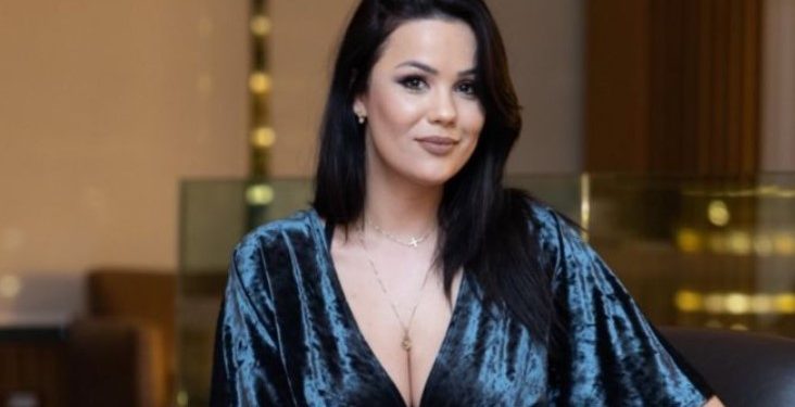 “Bukuria jote, gjithmonë më jep ndjenjë kënaqësie”, Spartak Ngjela komenton gazetaren e TCH (FOTO)