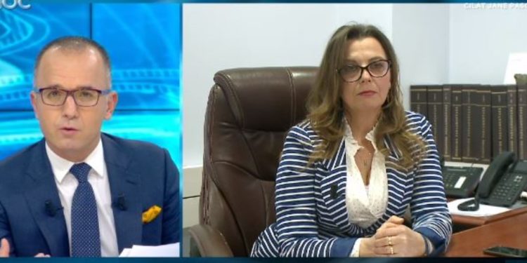 ‘Çmendet’ juristja shqiptare: Putin nuk po e pushton Ukrainën, NATO shkeli premtimin