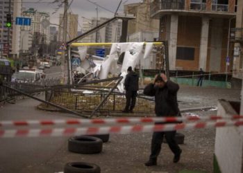 Frikë nga lufta, nëna me dy fëmijët strehohet në stacionin e metrosë: Do tregoj guxim për ata