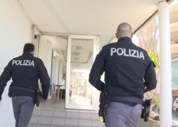 “Çmendet” shqiptari në Itali, rreh dhe i ngul thikën ish-bashkëshortes dhe të dashurit të supozuar saj (Emri)