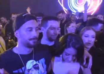 As Bora, as Trixa, Donaldi shihet në krahët e një vajze misterioze