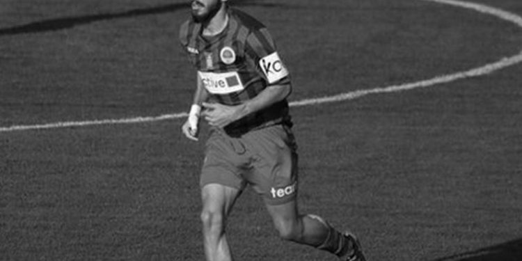 E rëndë në Greqi/ Ndërron jetë futbollisti shqiptar, ra pa ndjenja në fushën e lojës