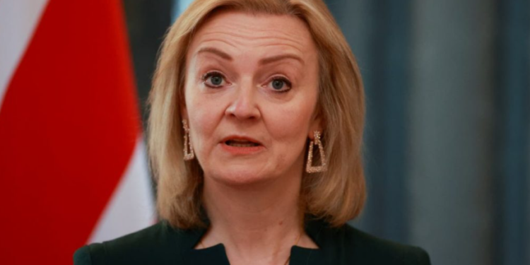 “T’ju vijë turp nga vetja”, ministrja britanike përzë nga takimi ambasadorin rus