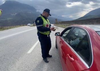 Bilanci i një jave/ 2 të arrestuar, 4 patenta të hequra dhe 283 gjoba nga policia në Gjirokastër (VIDEO)