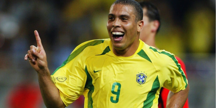 Fenomeni Ronaldo: Romario ishte një bir k**ve, më detyronte t’i pastroja atletet. Kam luajtur në kohën e gabuar
