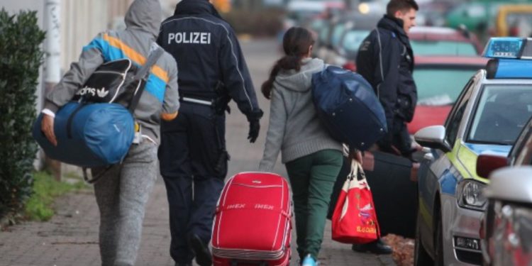 Gjermania gati planin për kthimin masiv të emigrantëve: Shqiptarët kryesojnë krah sirianëve