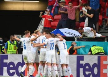 Të gjithë kundër Rusisë edhe në futboll, Çekia refuzon të luajë