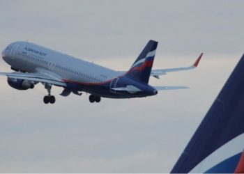 BE i “pret krahët” Putinit, mbyllin hapësirën ajrore për avionët e Rusisë