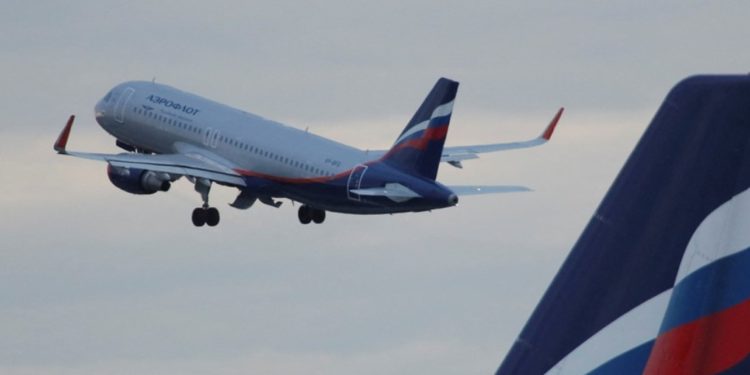 BE i “pret krahët” Putinit, mbyllin hapësirën ajrore për avionët e Rusisë