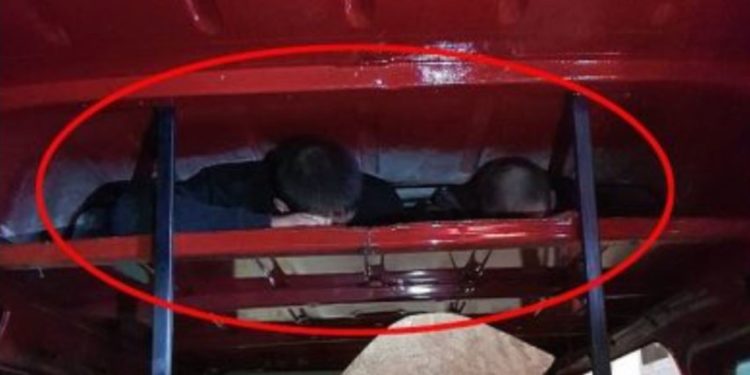 25 mijë paundë për të kaluar kufirin me kamion drejt Britanisë, dy vajza dhe dy djem arrestohen për trafikim shqiptarësh