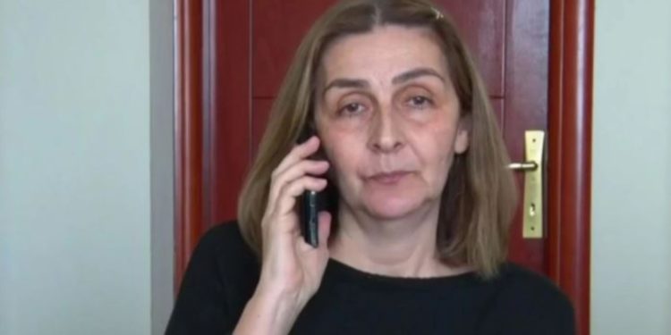 Flet nëna e të riut grek që u vra në Selanik: Vajtoj për fëmijën tim, nuk dua të kem asnjë komunikim me autorët, të merret drejtësia