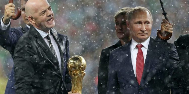 Izolohet Rusia, FIFA dhe UEFA e përjashtojnë nga çdo kompeticion, përfshi dhe Botërorin 2022