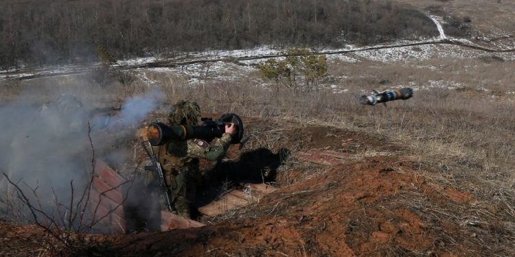 Lufta ka nisur/ Rusia fut tanket, Ukraina nxjerr raketat