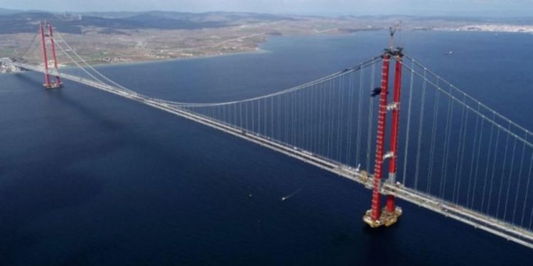 Turqia ndërton mrekullinë “Çanakkale 1915”, ura që lidh Azinë me Evropën (VIDEO)