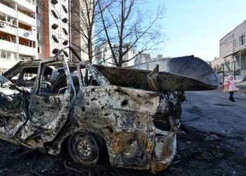 Frikë dhe rezistencë në Kiev, po vijnë rusët me autokolonën 64 km të gjatë (FOTO)