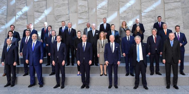 Nis samiti i NATO-s, Rama shfaqet në rreshtin e parë pranë Biden, Johnson dhe Erdogan (FOTO)