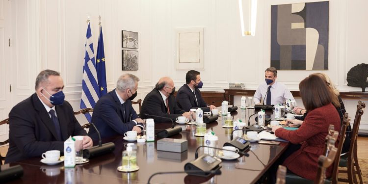 Kreu i PBDNJ dhe OMONIA takohen me Mitsotakis dhe Tsipras: Për dy javë kalon ligji, Greqia rikthen pensionet për minoritarët në Shqipëri