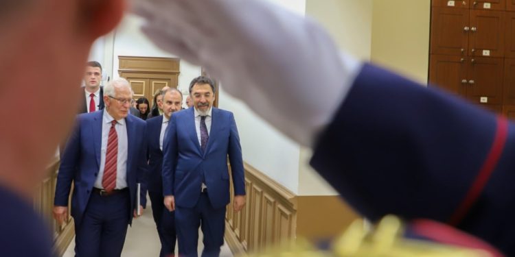 A do të strehojë Shqipëria refugjatë lufte nga Ukraina? Zbardhet takimi Çuçi-Borrell