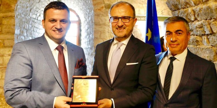 Para se të largohet nga Shqipëria, Luigi Soreca vlerësohet me titullin “Qytetar Nderi” i Gjirokastrës