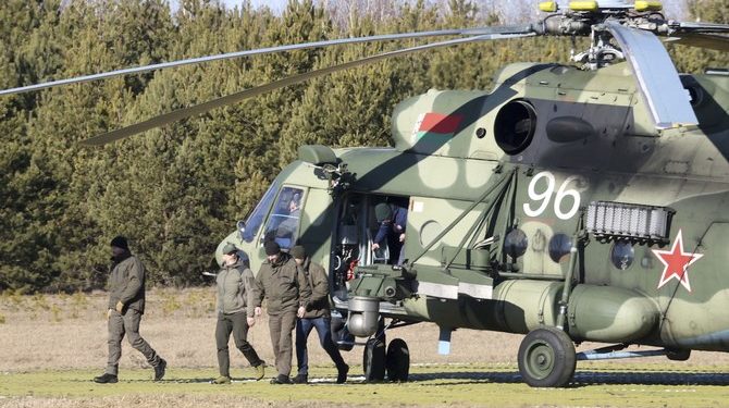 Jepet alarmi: Trupat bjelloruse hyjnë në Ukrainë!