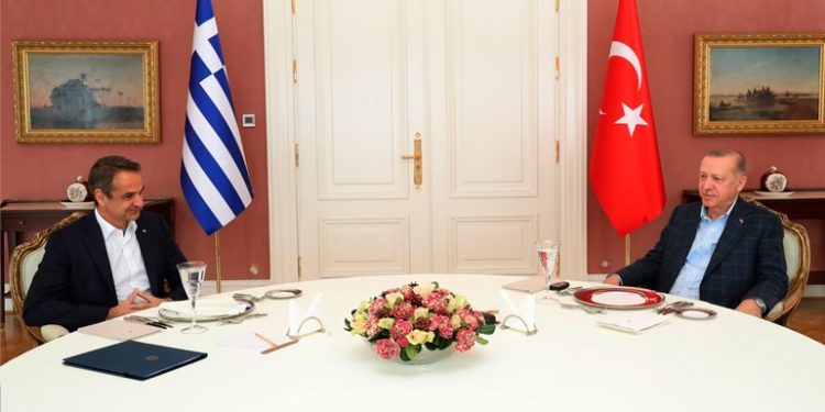 Takim i pazakontë/ Mitsotakis drekon në shtëpinë e Erdogan në Stamboll (VIDEO)