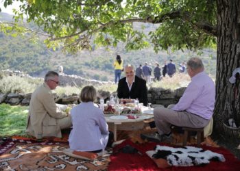 “Nga aeroporti në Tepelenë nuk kam parë asnjë makinë prej vendi të varfër”, Rama tregon çfarë i tha ish-kryeministri i Suedisë