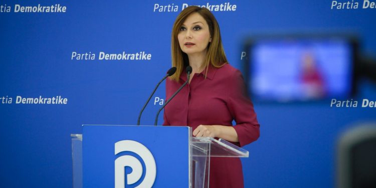 Paketa e Ramës, Tabaku: Qesharake, për t’i hedhur hi syve