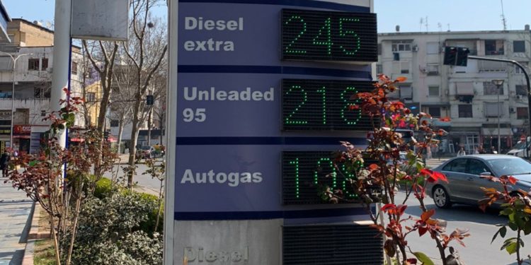 Jo vetëm nafta, nga sot shtrenjtohet edhe gazi në Shqipëri, 110 lekë/litri
